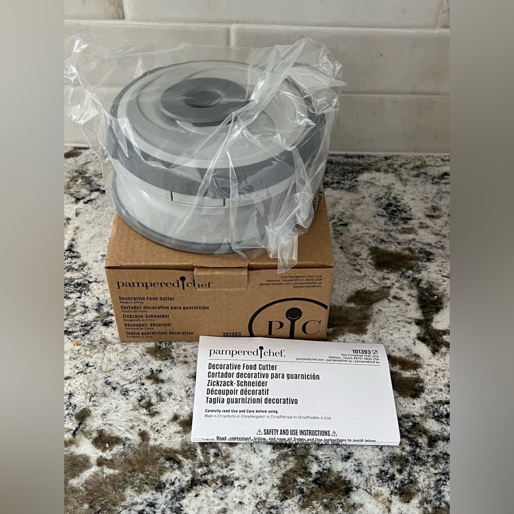Pampered Chef decorative Food Cutter. #101393
